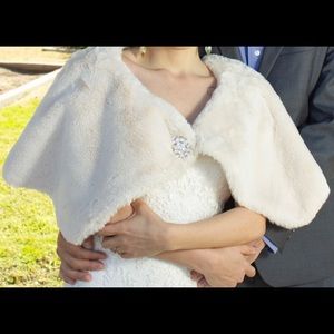 Tahari Arthur S Levine Cape Small